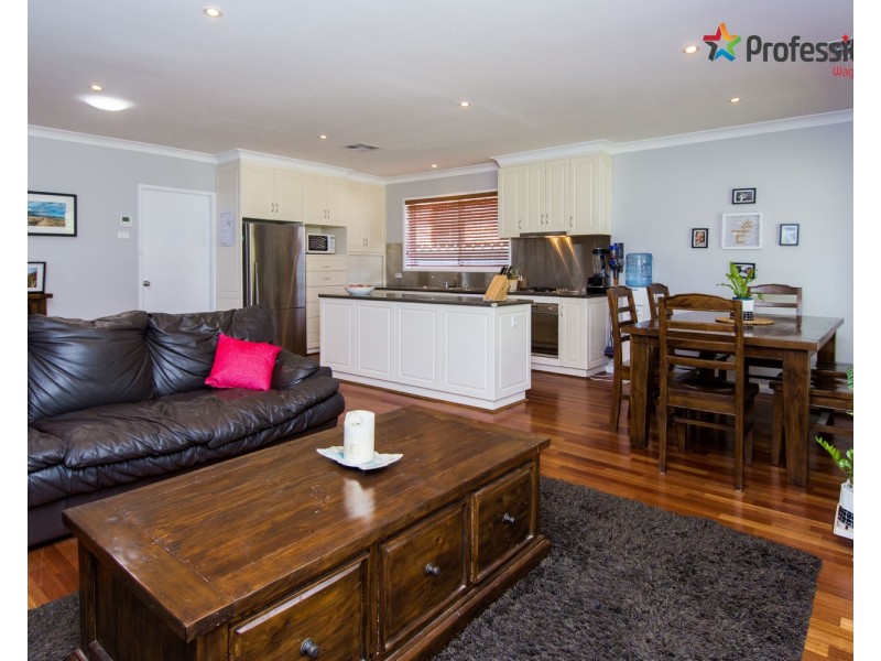 13 Myall Crescent, Lake Albert NSW 2650