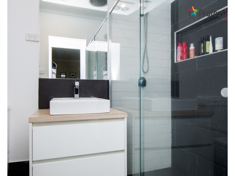 13 Myall Crescent, Lake Albert NSW 2650