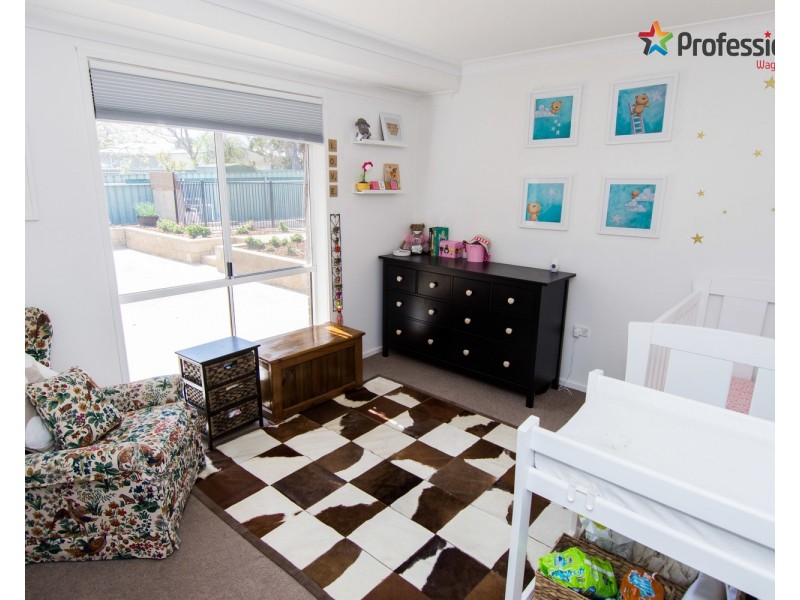 13 Myall Crescent, Lake Albert NSW 2650