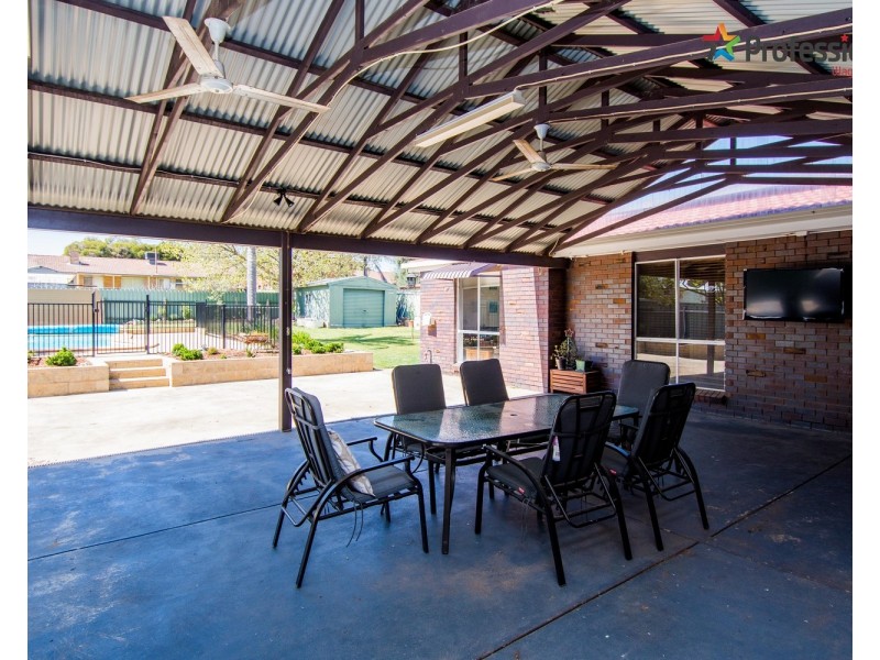 13 Myall Crescent, Lake Albert NSW 2650
