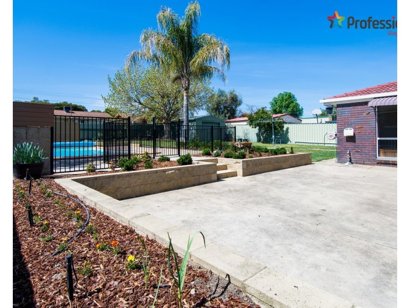 13 Myall Crescent, Lake Albert NSW 2650
