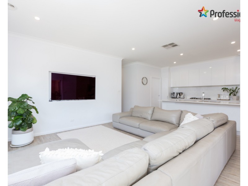 16 Cunjegong Loop, Gobbagombalin NSW 2650