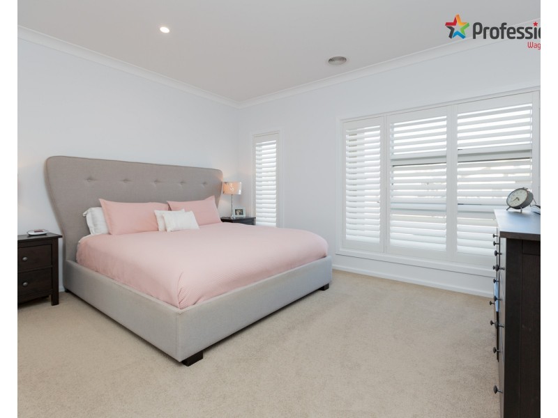 16 Cunjegong Loop, Gobbagombalin NSW 2650