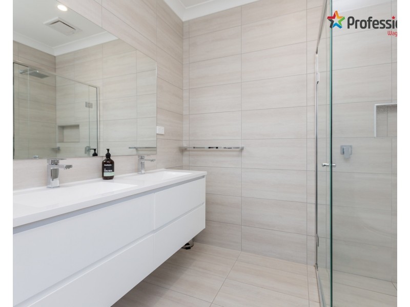 16 Cunjegong Loop, Gobbagombalin NSW 2650