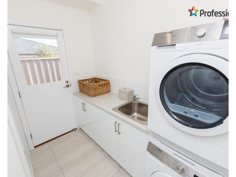 16 Cunjegong Loop, Gobbagombalin NSW 2650