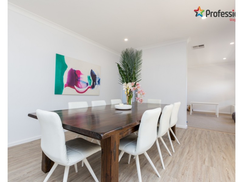 16 Cunjegong Loop, Gobbagombalin NSW 2650