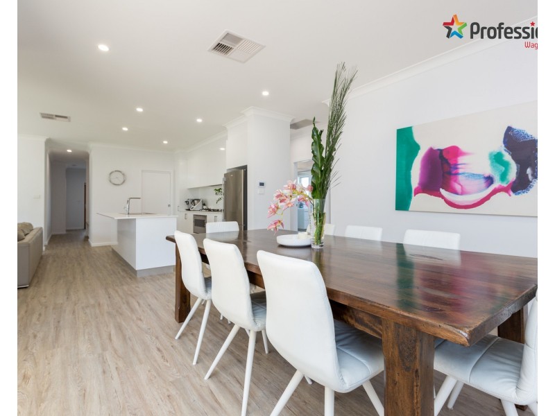 16 Cunjegong Loop, Gobbagombalin NSW 2650