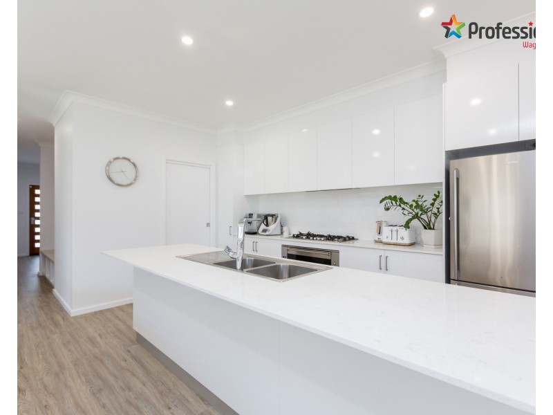 16 Cunjegong Loop, Gobbagombalin NSW 2650