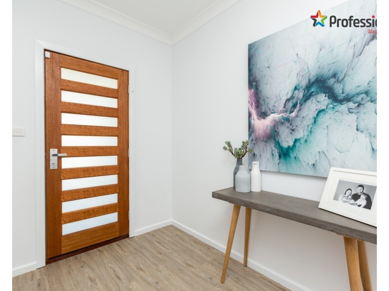 16 Cunjegong Loop, Gobbagombalin NSW 2650