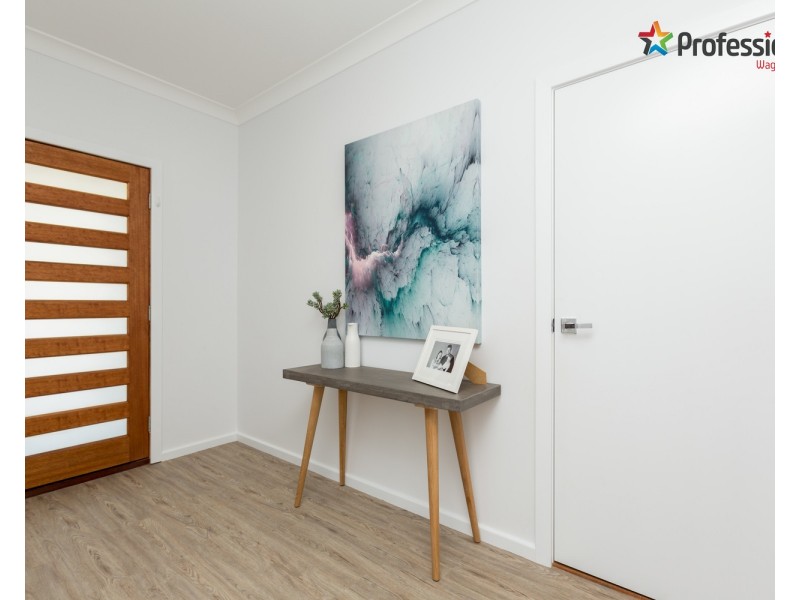 16 Cunjegong Loop, Gobbagombalin NSW 2650