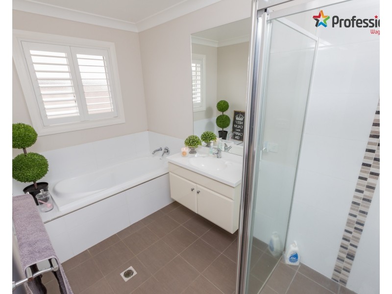 67 Messenger Avenue, Boorooma NSW 2650