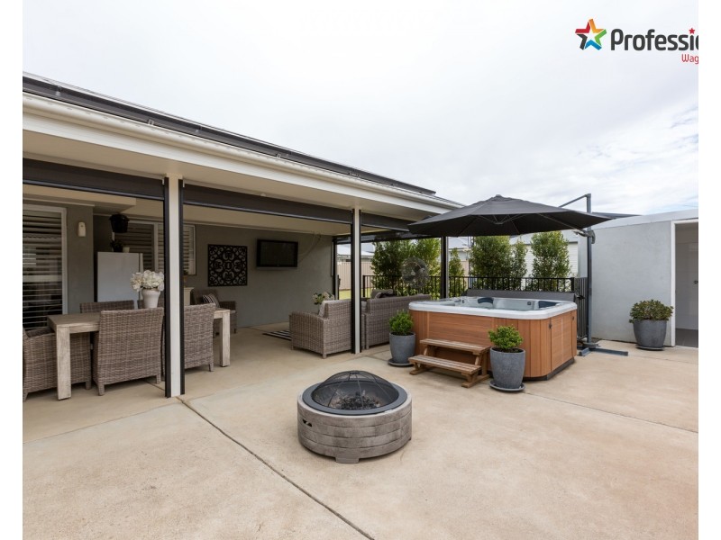 67 Messenger Avenue, Boorooma NSW 2650