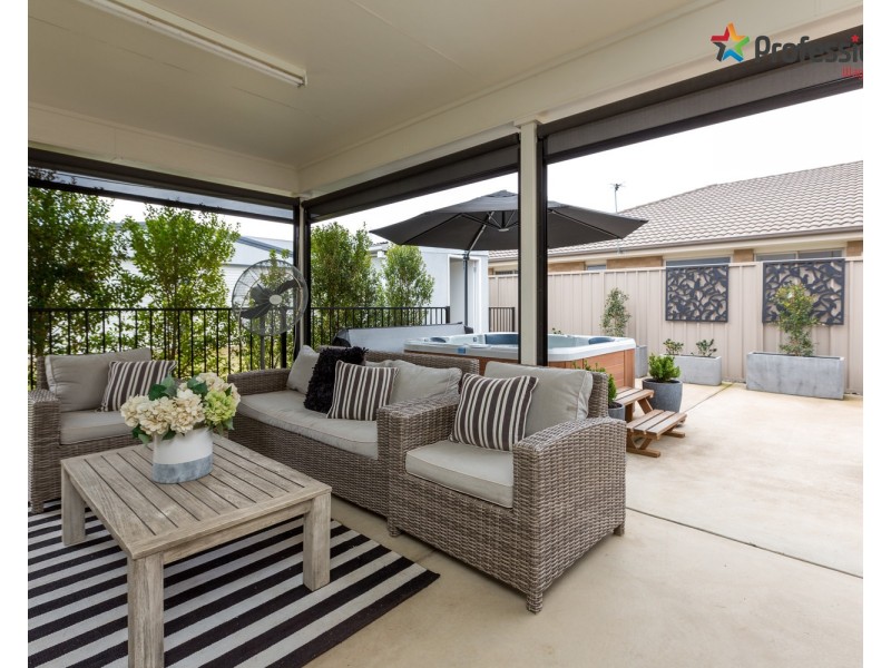 67 Messenger Avenue, Boorooma NSW 2650