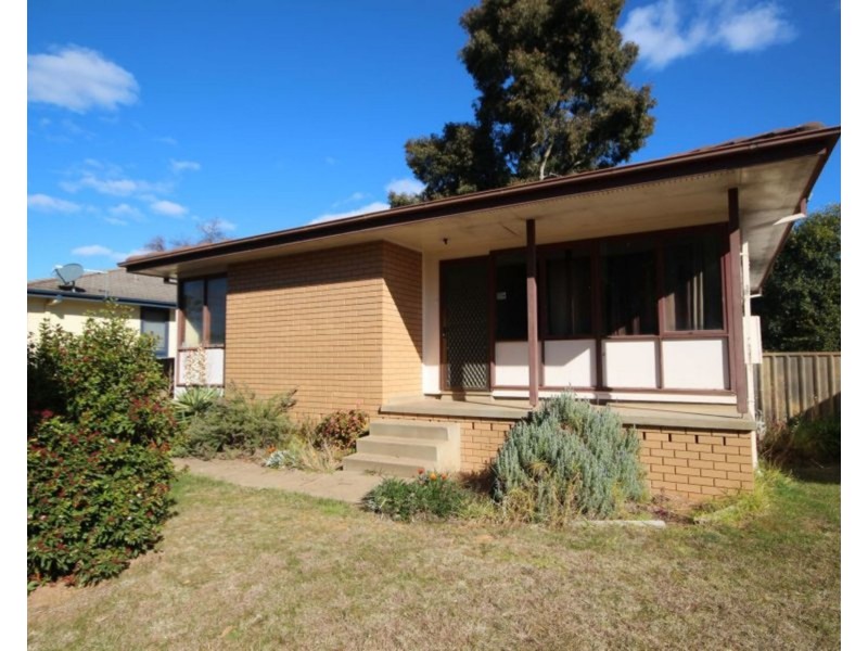 21 Dennis Crescent, Tolland NSW 2650
