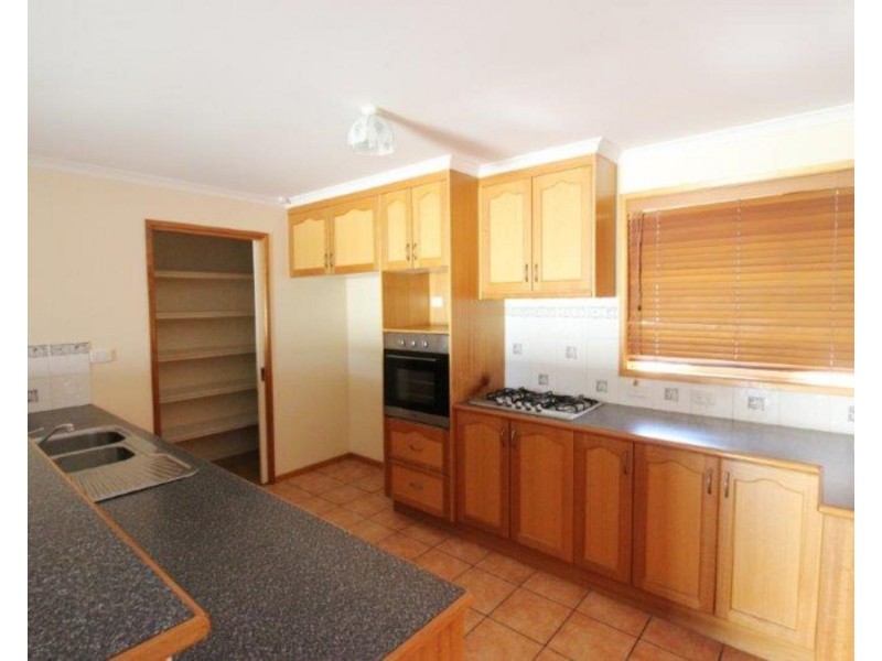 32 Lake Street, Lake Albert NSW 2650