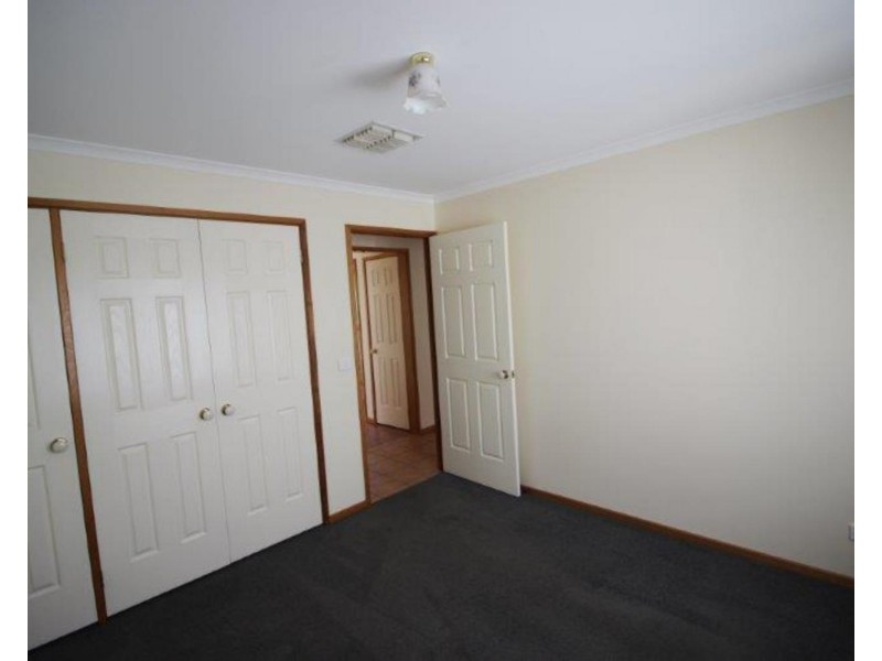 32 Lake Street, Lake Albert NSW 2650