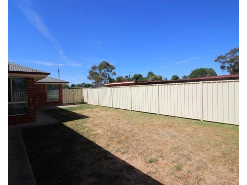 32 Lake Street, Lake Albert NSW 2650