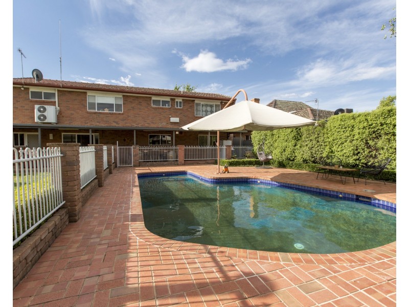12 Taupo Drive, Lake Albert NSW 2650