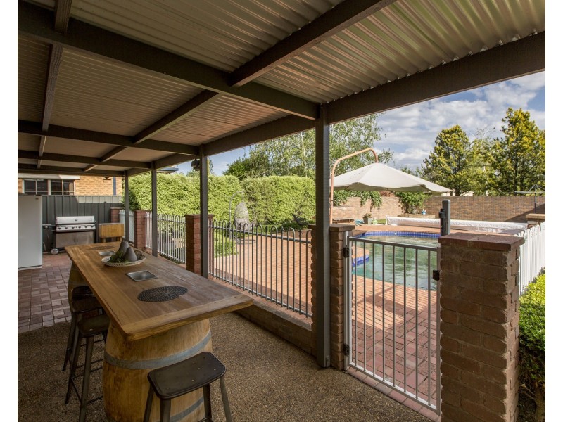 12 Taupo Drive, Lake Albert NSW 2650