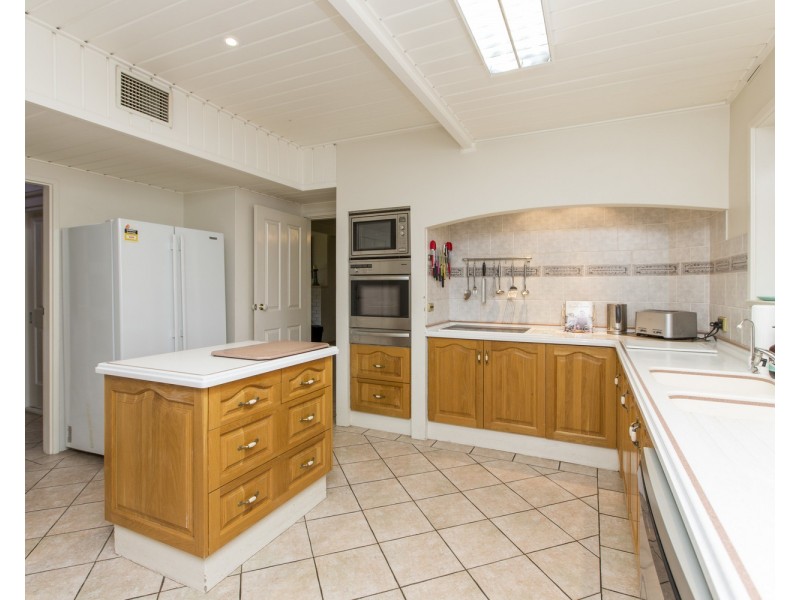 12 Taupo Drive, Lake Albert NSW 2650