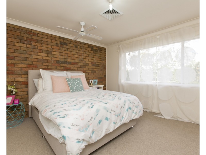 12 Taupo Drive, Lake Albert NSW 2650