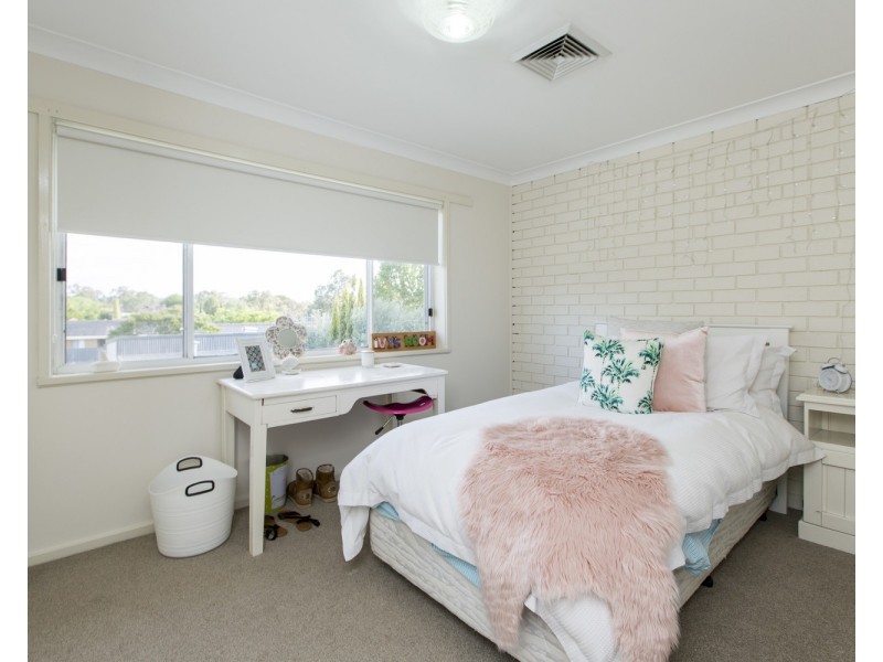 12 Taupo Drive, Lake Albert NSW 2650