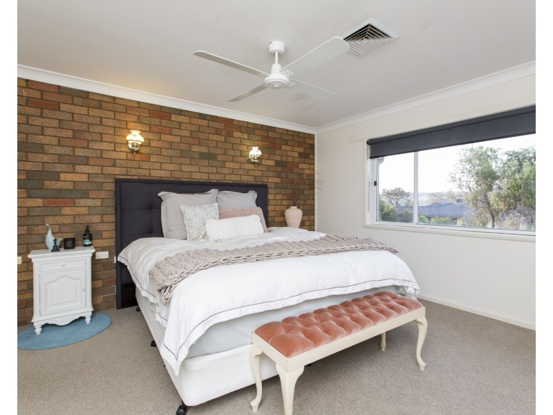 12 Taupo Drive, Lake Albert NSW 2650