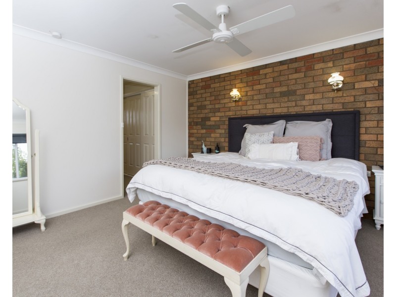 12 Taupo Drive, Lake Albert NSW 2650