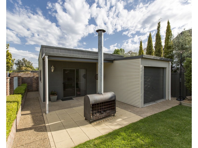 12 Taupo Drive, Lake Albert NSW 2650