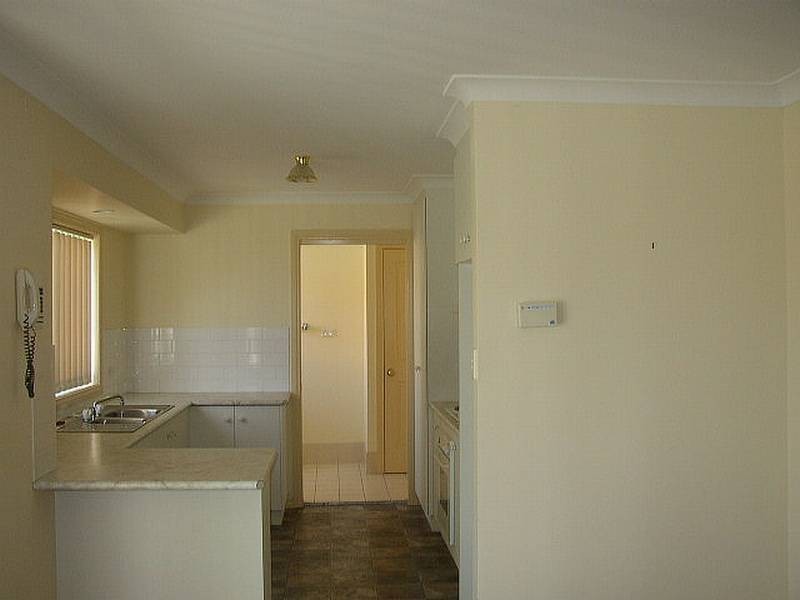 2/1 Lachlan Place, Tatton NSW 2650