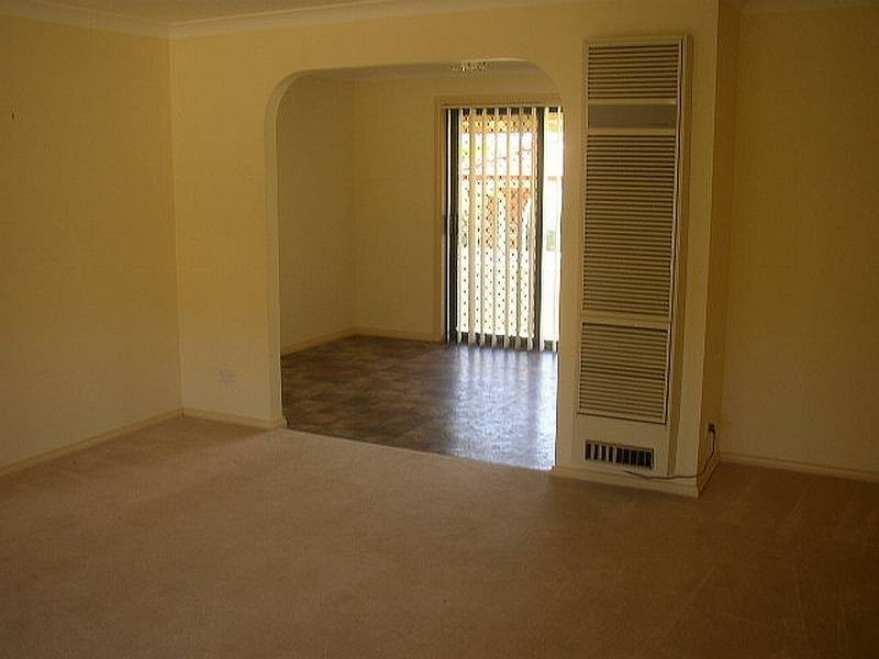 2/1 Lachlan Place, Tatton NSW 2650