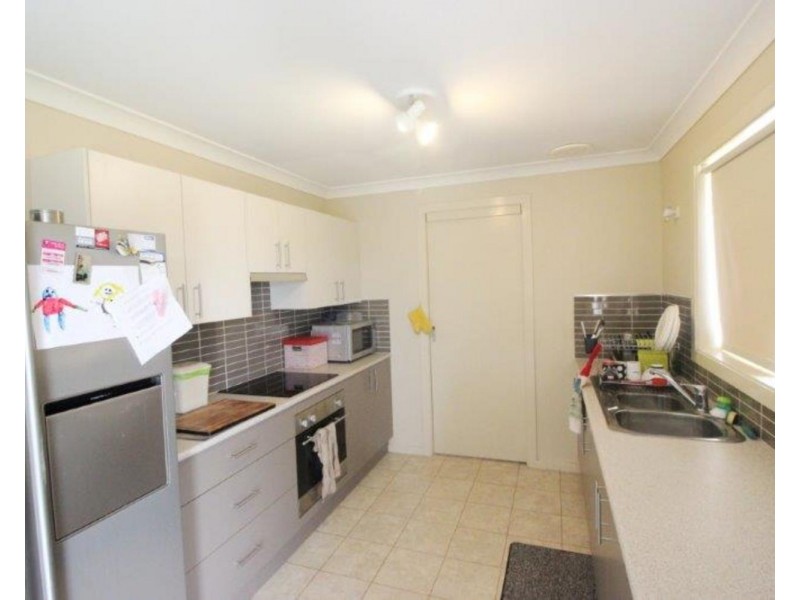 2/108 Undurra Drive, Glenfield Park NSW 2650