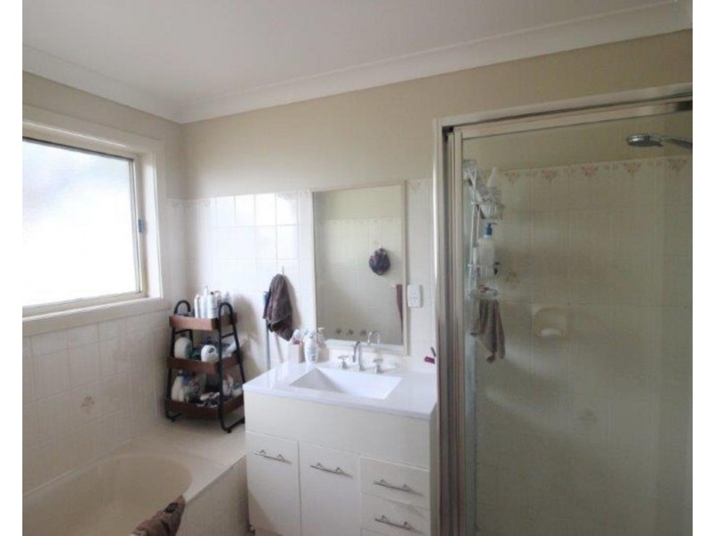 2/108 Undurra Drive, Glenfield Park NSW 2650