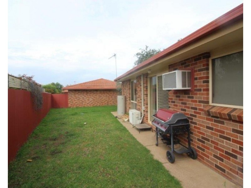 2/108 Undurra Drive, Glenfield Park NSW 2650