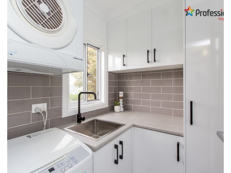 411 Lake Albert Road, Kooringal NSW 2650