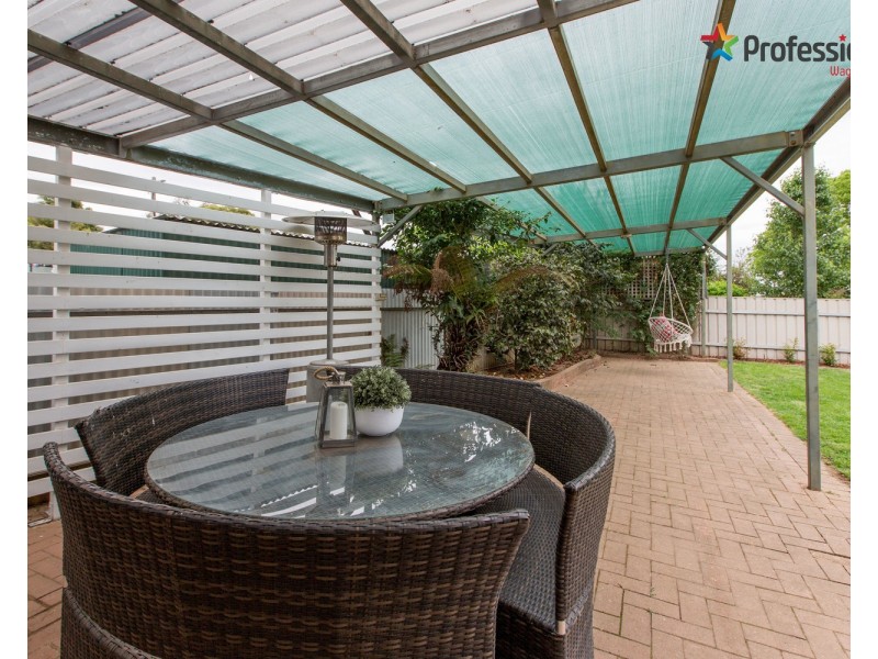 411 Lake Albert Road, Kooringal NSW 2650