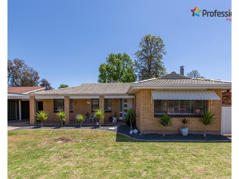44 Vincent Road, Lake Albert NSW 2650