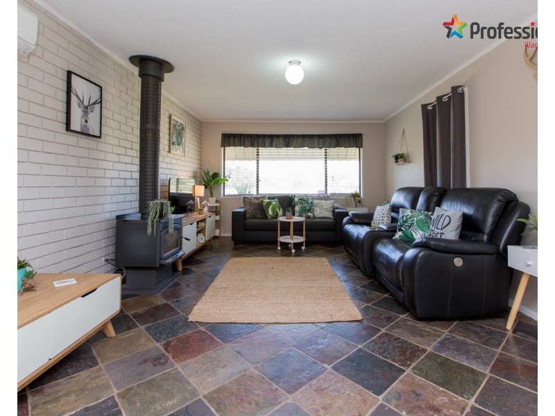 44 Vincent Road, Lake Albert NSW 2650