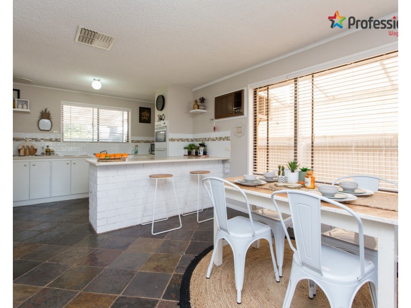 44 Vincent Road, Lake Albert NSW 2650