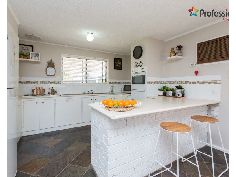 44 Vincent Road, Lake Albert NSW 2650