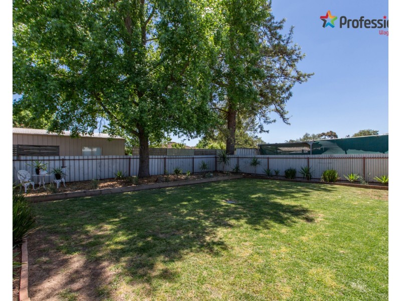 44 Vincent Road, Lake Albert NSW 2650