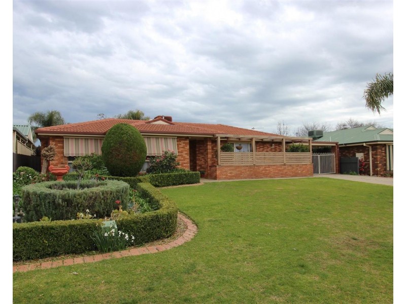 36 Langi Crescent, Glenfield Park NSW 2650