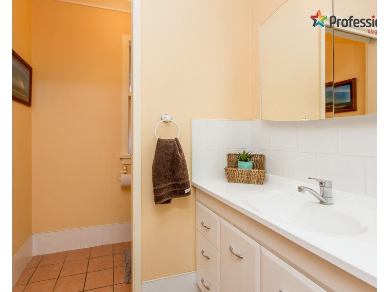 8 Grandview Avenue, Turvey Park NSW 2650