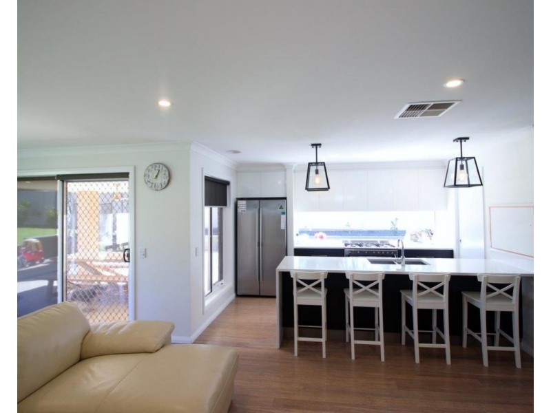 2 Barmedman Avenue, Gobbagombalin NSW 2650
