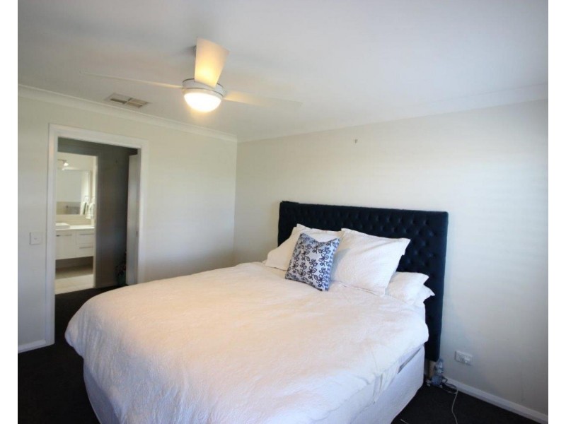 2 Barmedman Avenue, Gobbagombalin NSW 2650