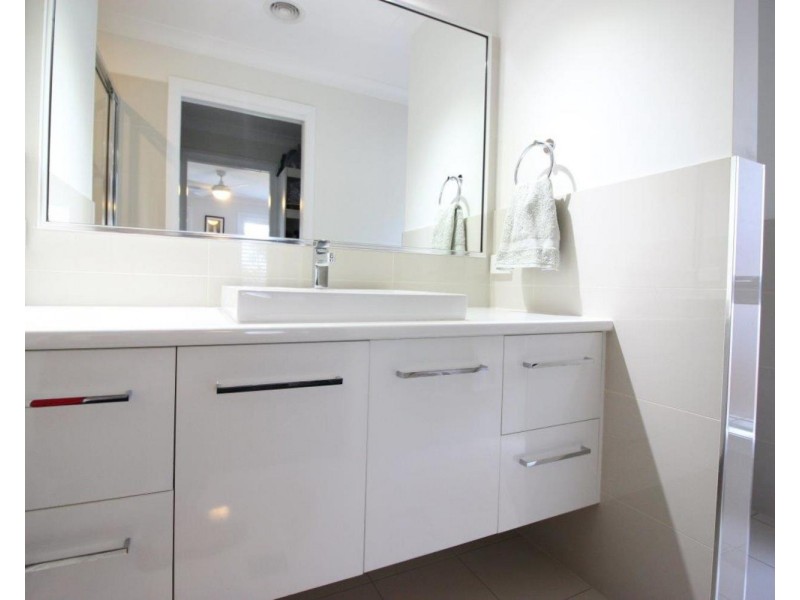 2 Barmedman Avenue, Gobbagombalin NSW 2650