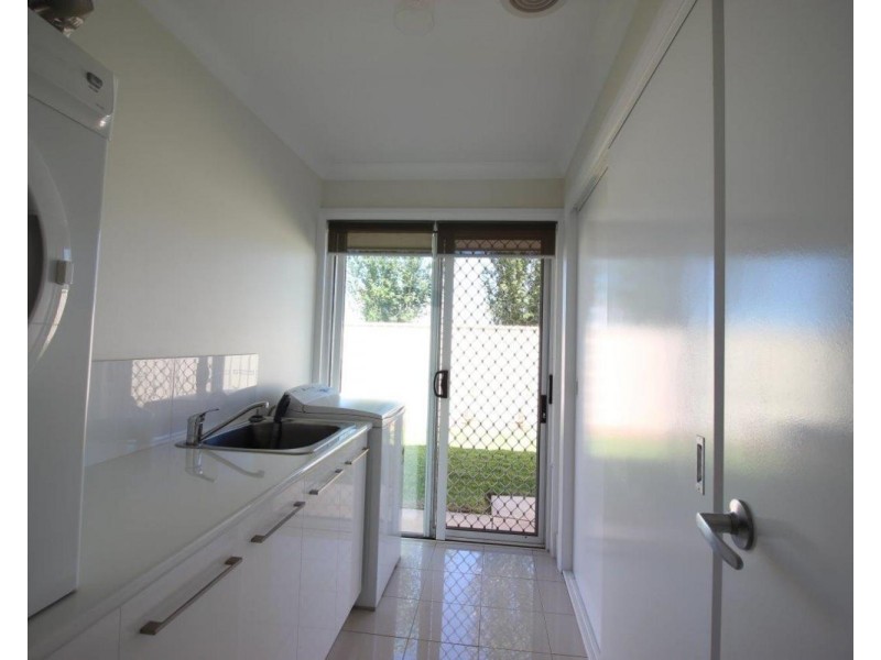 2 Barmedman Avenue, Gobbagombalin NSW 2650