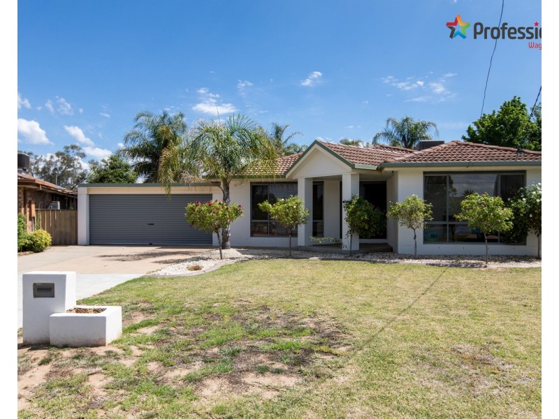 16 Ilex Street, Lake Albert NSW 2650