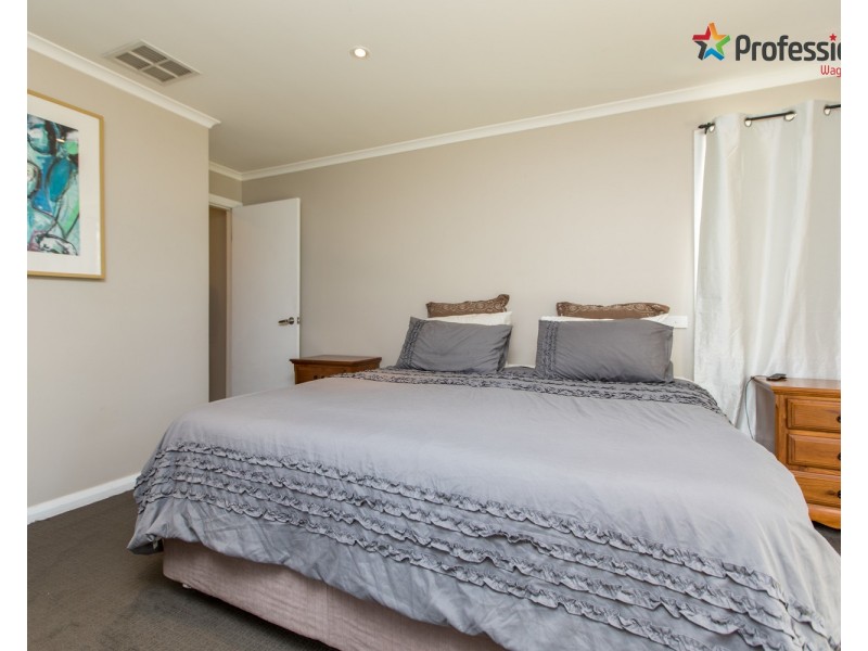 16 Ilex Street, Lake Albert NSW 2650
