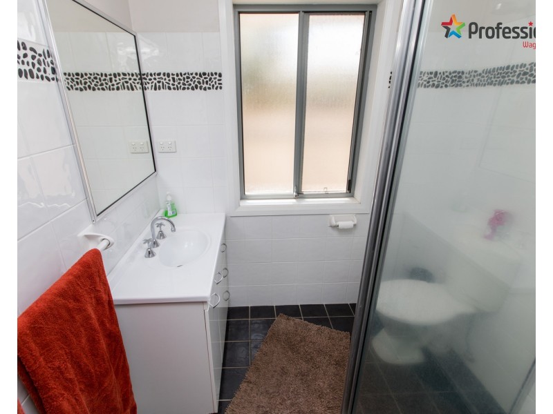 16 Ilex Street, Lake Albert NSW 2650